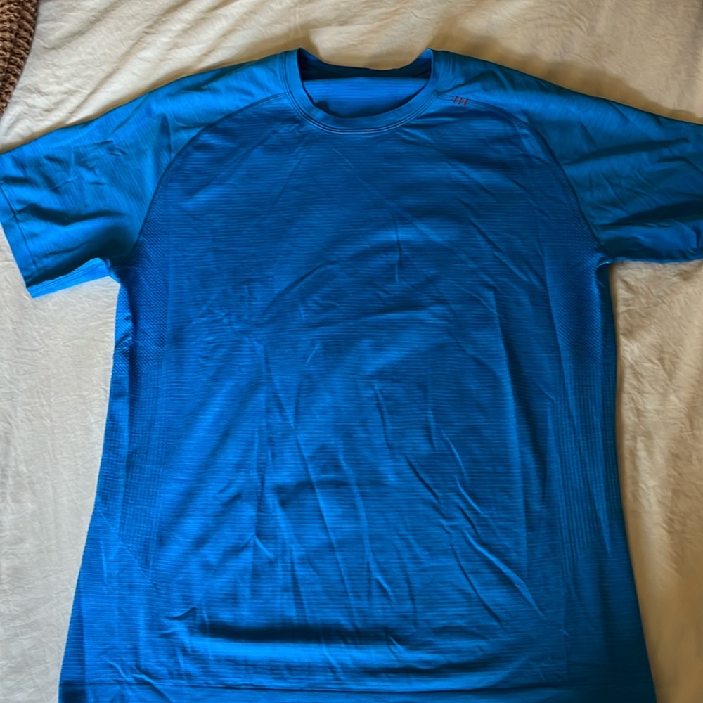 Lululemon Metal Vent Tech Short Sleeve Shirt Size XL.